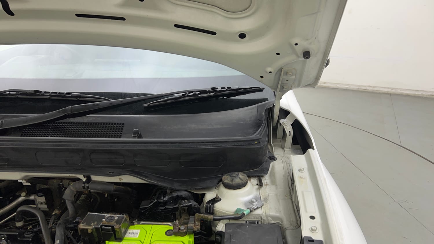 Used 2022 Hyundai Venue SX 1.2 Petrol Petrol Manual engine ENGINE LEFT SIDE HINGE & APRON VIEW
