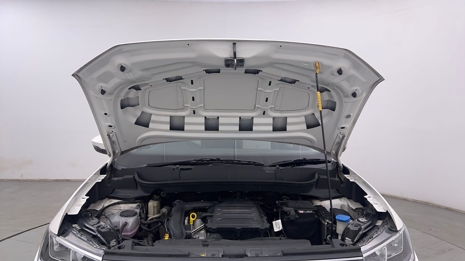 Used 2024 Volkswagen Taigun Highline 1.0 TSI MT Petrol Manual engine ENGINE & BONNET OPEN FRONT VIEW
