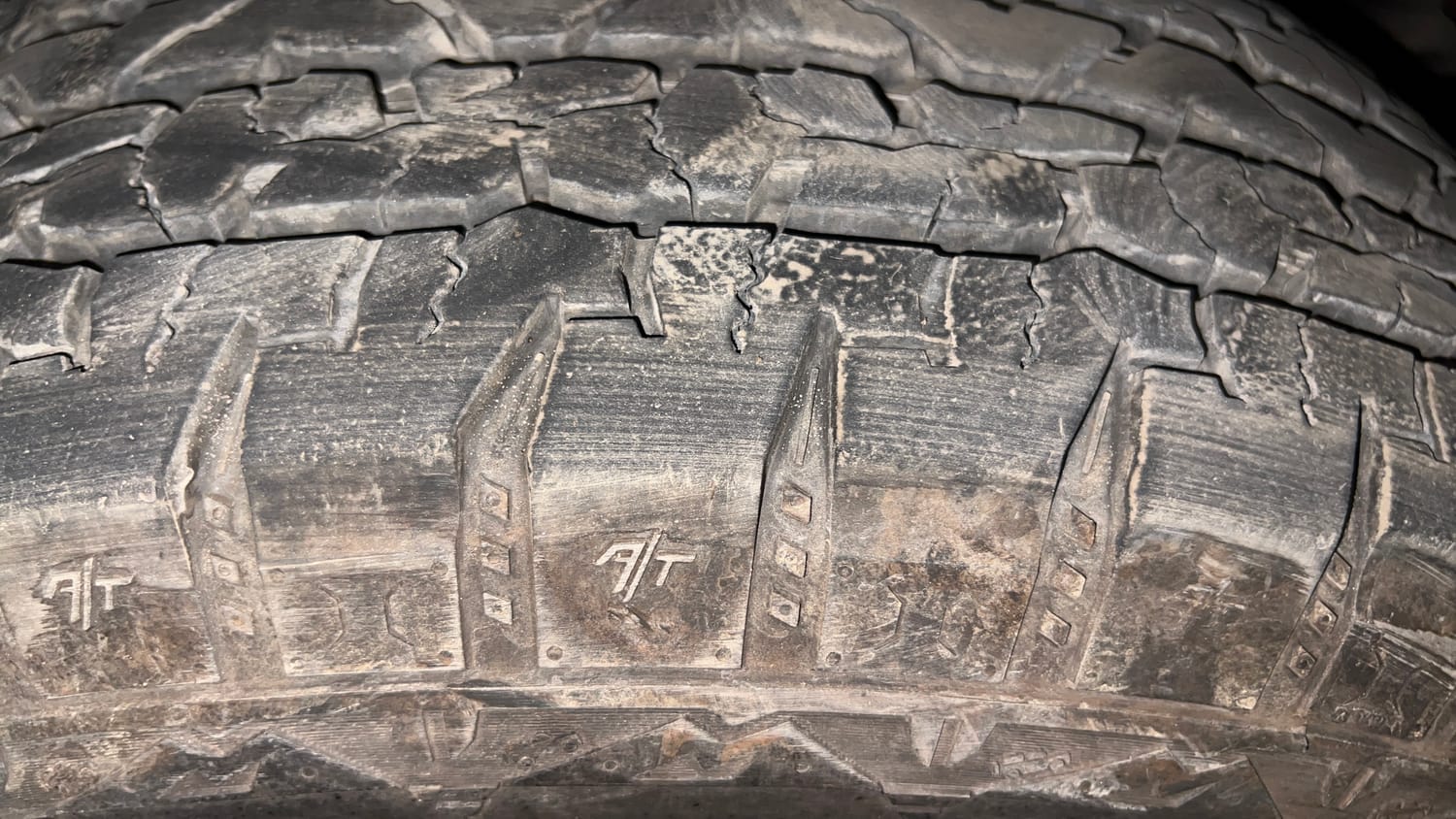 Used 2023 Mahindra Thar LX Hard Top Petrol AT RWD Petrol Automatic tyres RIGHT FRONT TYRE TREAD VIEW
