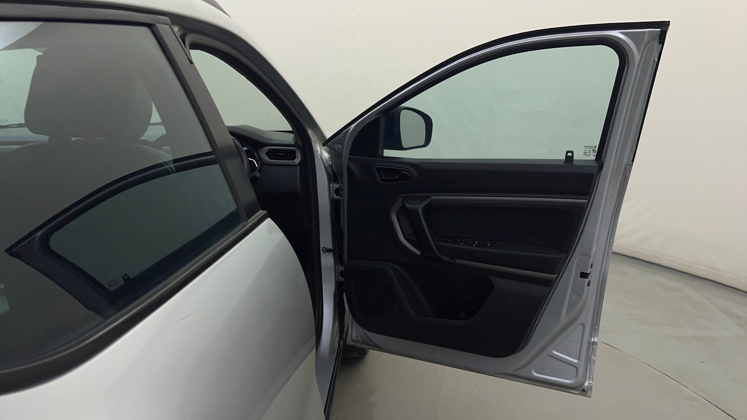 Used 2021 Renault Kiger RXZ 1.0 Turbo MT CNG (Outside Fitted) Cng Manual interior RIGHT FRONT DOOR OPEN VIEW