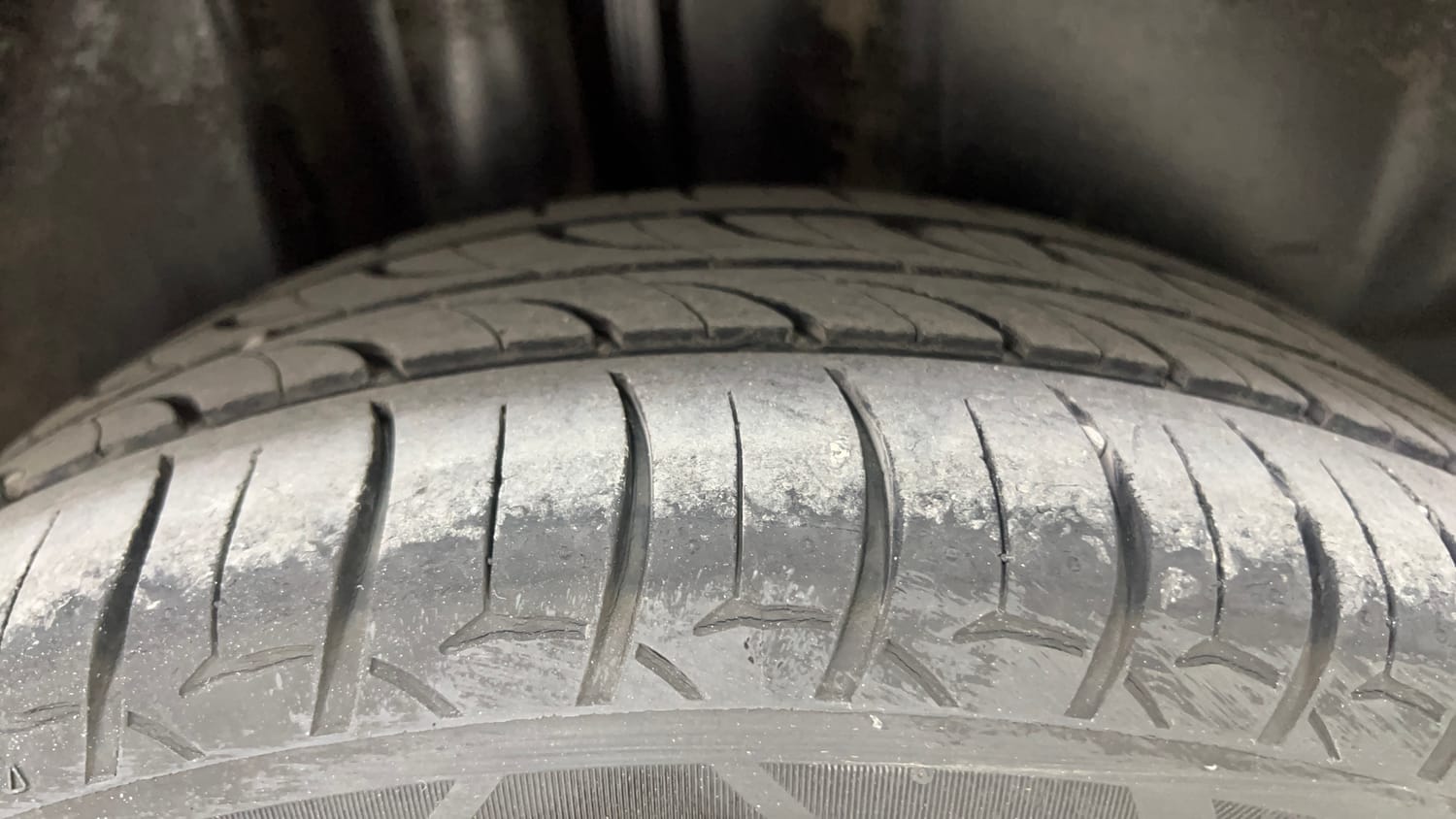 Used 2020 Volkswagen Vento Highline Plus 1.0L TSI Petrol Manual tyres RIGHT REAR TYRE TREAD VIEW