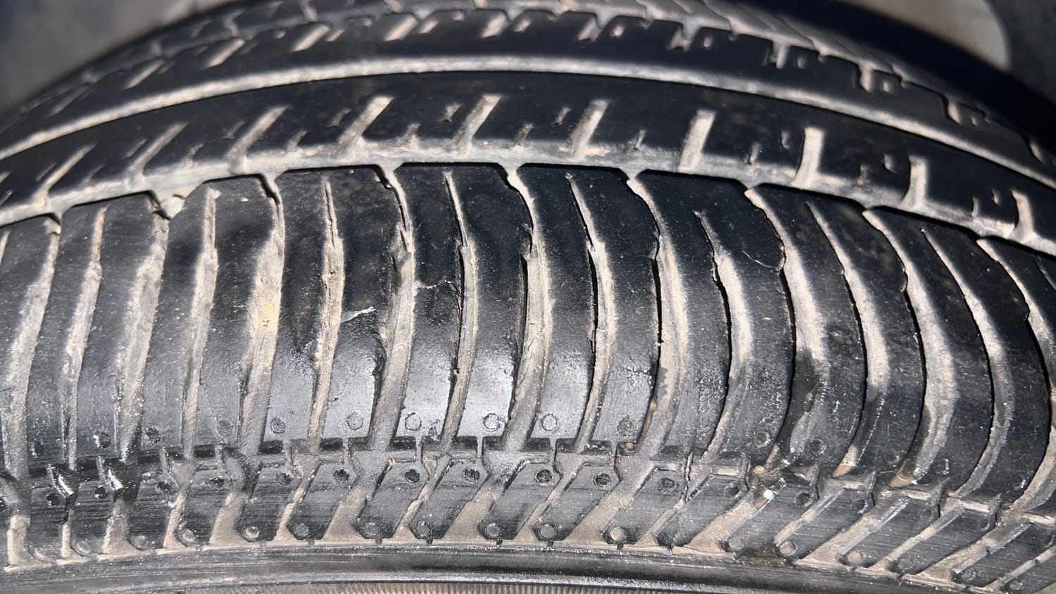 Used 2016 Ford EcoSport Titanium+ 1.0L EcoBoost Petrol Manual tyres LEFT FRONT TYRE TREAD VIEW