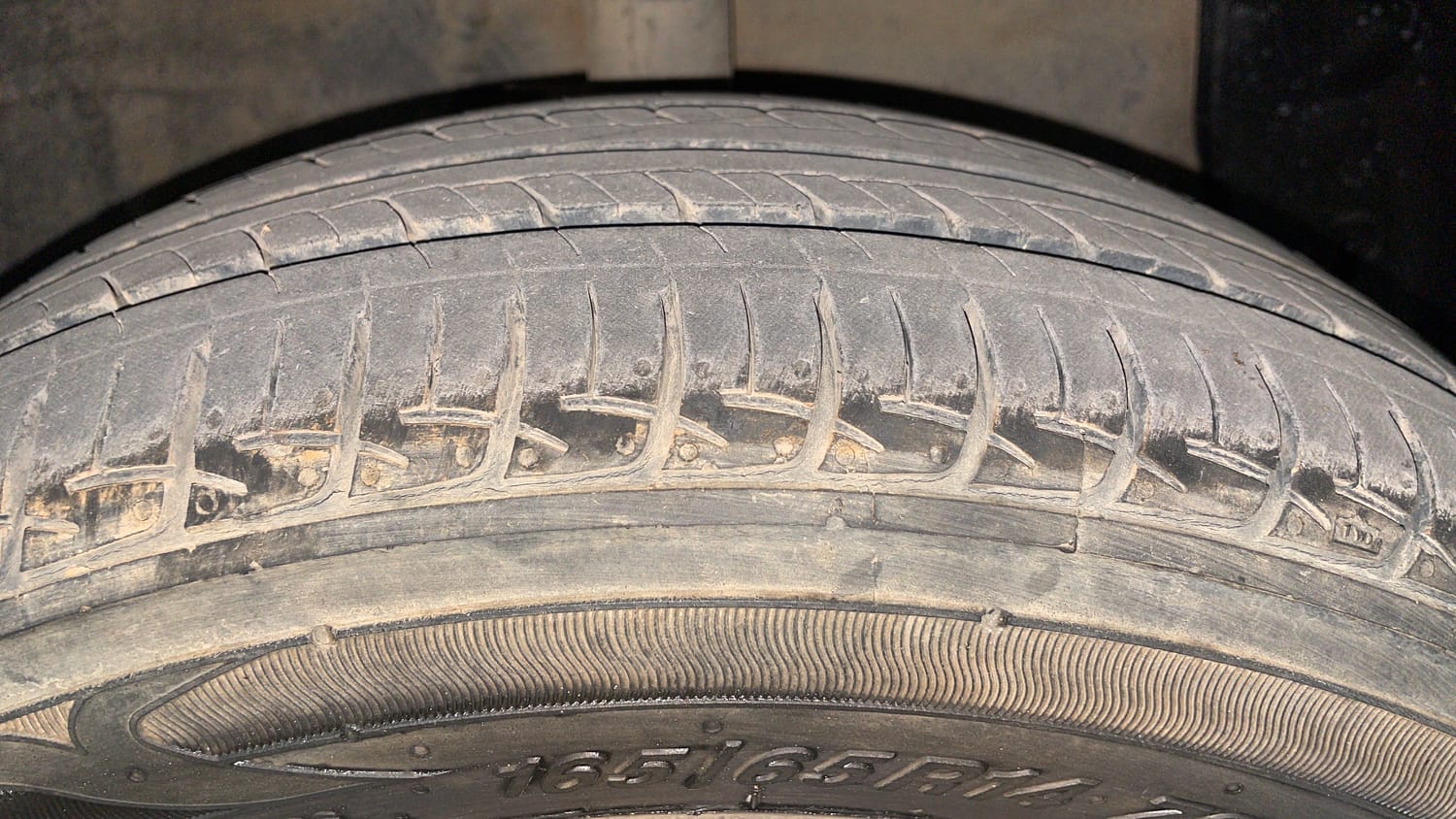 Used 2017 Hyundai Grand i10 Asta 1.2 Kappa VTVT Petrol Manual tyres RIGHT FRONT TYRE TREAD VIEW