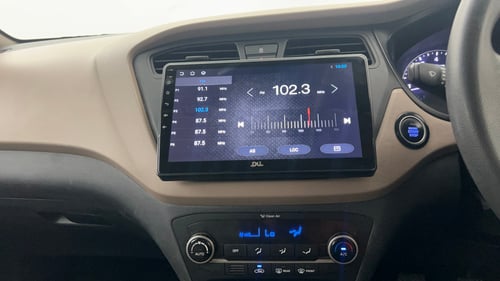 Used 2015 Hyundai Elite i20 Sportz 1.2 (O) Petrol Manual interior MUSIC SYSTEM & AC CONTROL VIEW