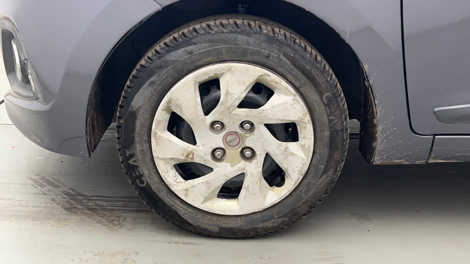 Used 2015 Hyundai Grand i10 Sportz 1.2 Kappa VTVT Petrol Manual tyres LEFT FRONT TYRE RIM VIEW