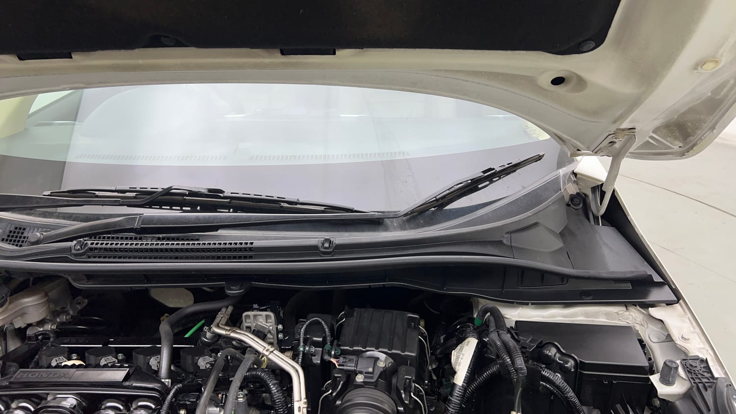 Used 2023 Honda City V Petrol CVT Petrol Automatic engine ENGINE LEFT SIDE HINGE & APRON VIEW
