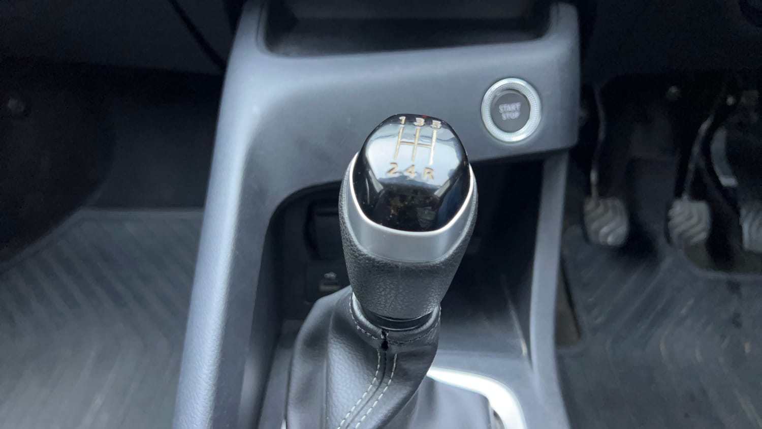 Used 2023 Nissan Magnite XV Premium Turbo Petrol Manual interior GEAR  KNOB VIEW
