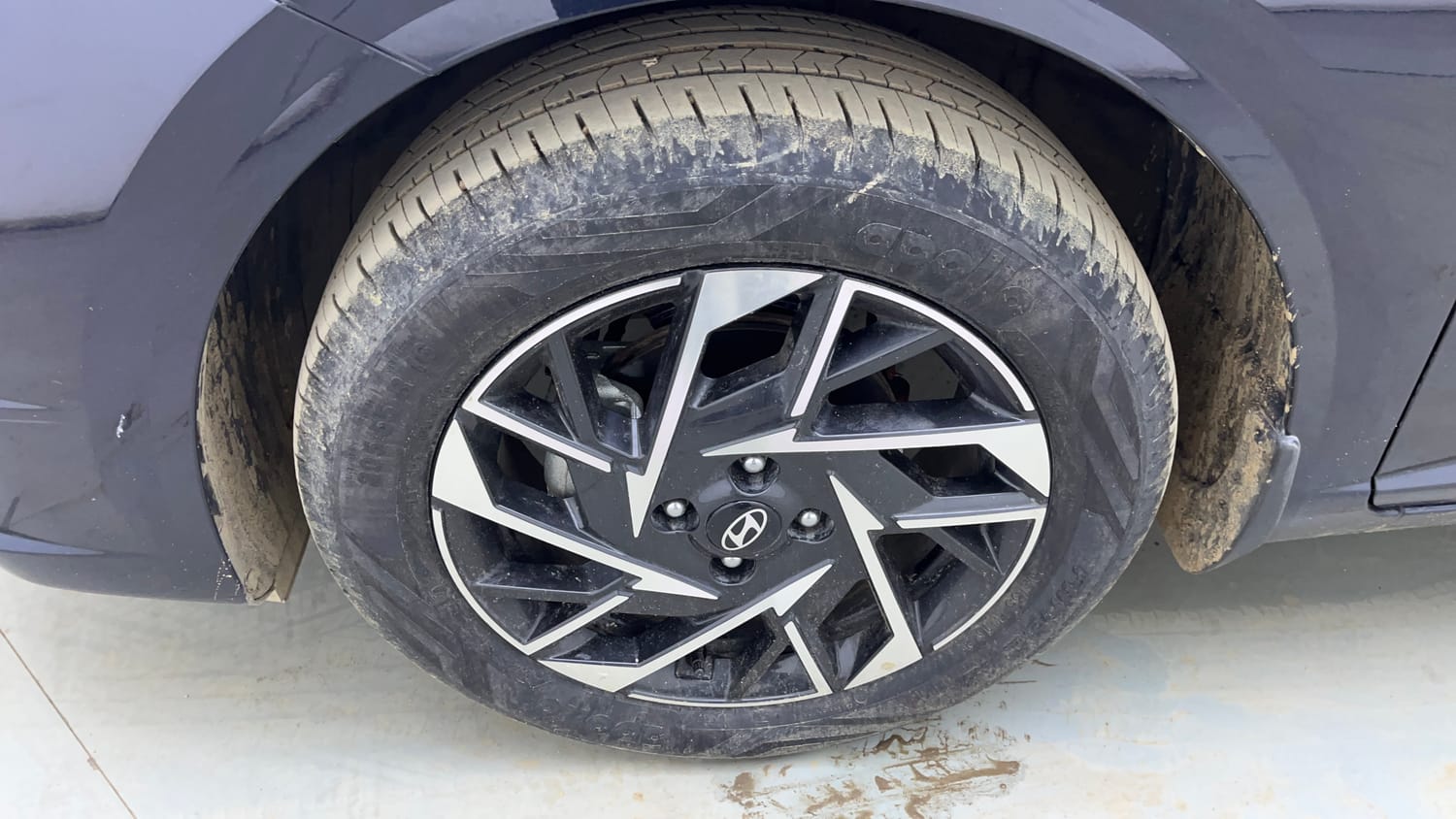 Used 2026 Hyundai Verna 1.5 MPi Petrol IVT HX 6 Petrol Automatic tyres LEFT FRONT TYRE RIM VIEW