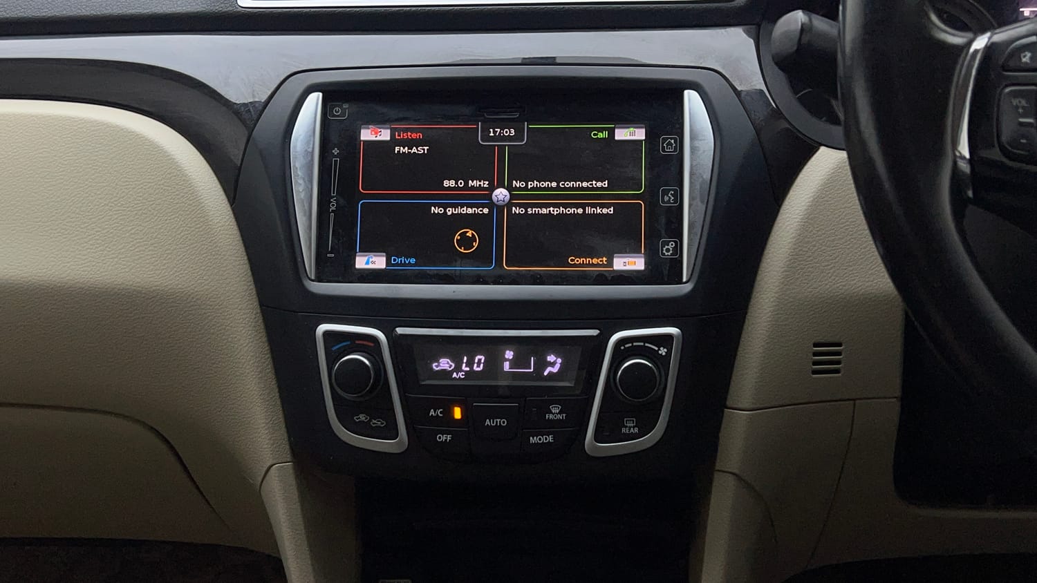 Used 2018 Maruti Suzuki Ciaz Alpha 1.4 MT Petrol Manual top_features Integrated (in-dash) music system