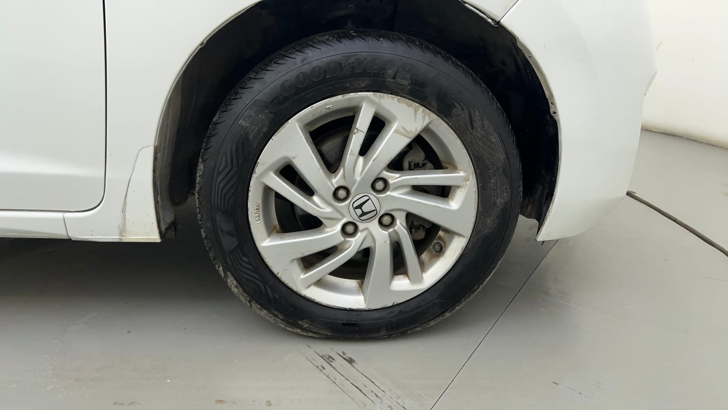 Used 2016 Honda Jazz V Petrol Petrol Manual tyres RIGHT FRONT TYRE RIM VIEW