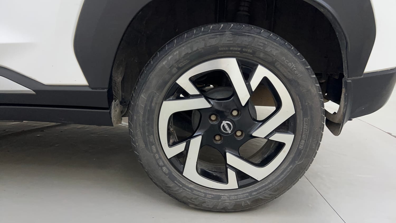 Used 2023 Nissan Magnite XV Petrol Manual tyres LEFT REAR TYRE RIM VIEW