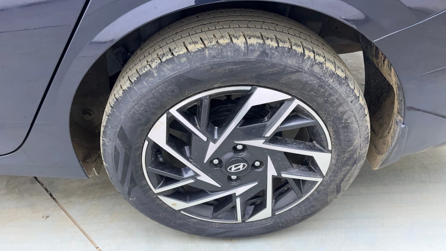 Used 2026 Hyundai Verna 1.5 MPi Petrol IVT HX 6 Petrol Automatic tyres LEFT REAR TYRE RIM VIEW