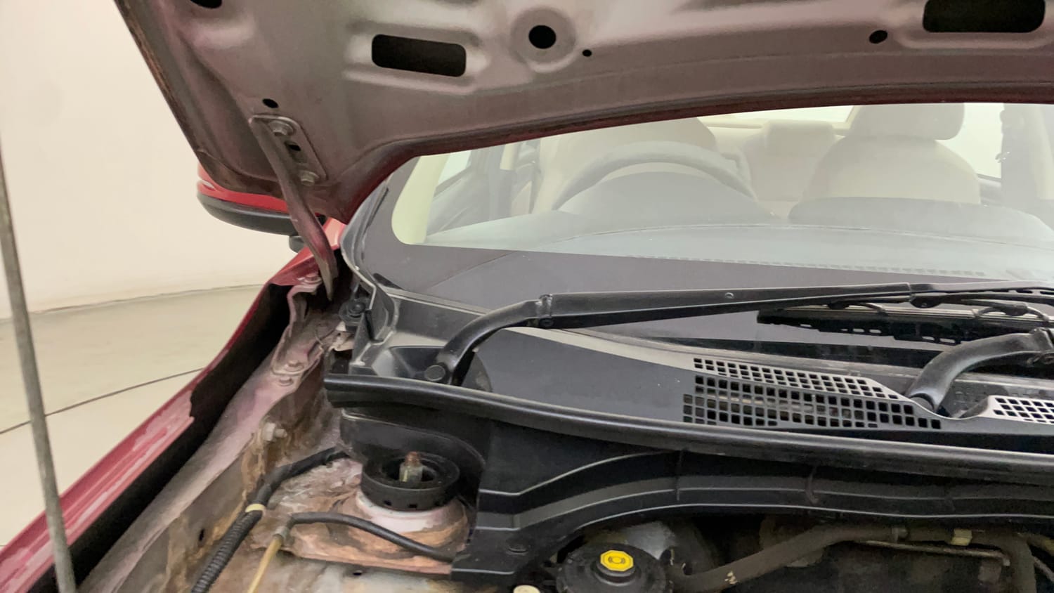 Used 2019 Honda Amaze 1.2 V CVT Petrol Petrol Automatic engine ENGINE RIGHT SIDE HINGE & APRON VIEW