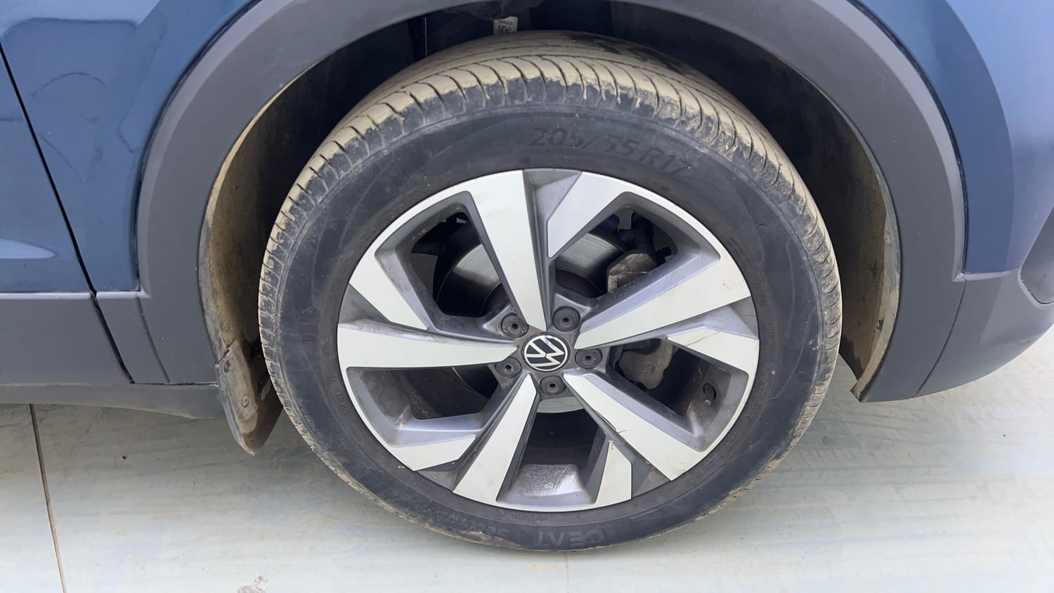 Used 2025 Volkswagen Taigun Topline 1.0 TSI AT Petrol Automatic tyres RIGHT FRONT TYRE RIM VIEW