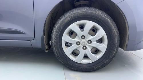 Used 2016 Hyundai Elite i20 Sportz 1.2 Petrol Manual tyres RIGHT FRONT TYRE RIM VIEW