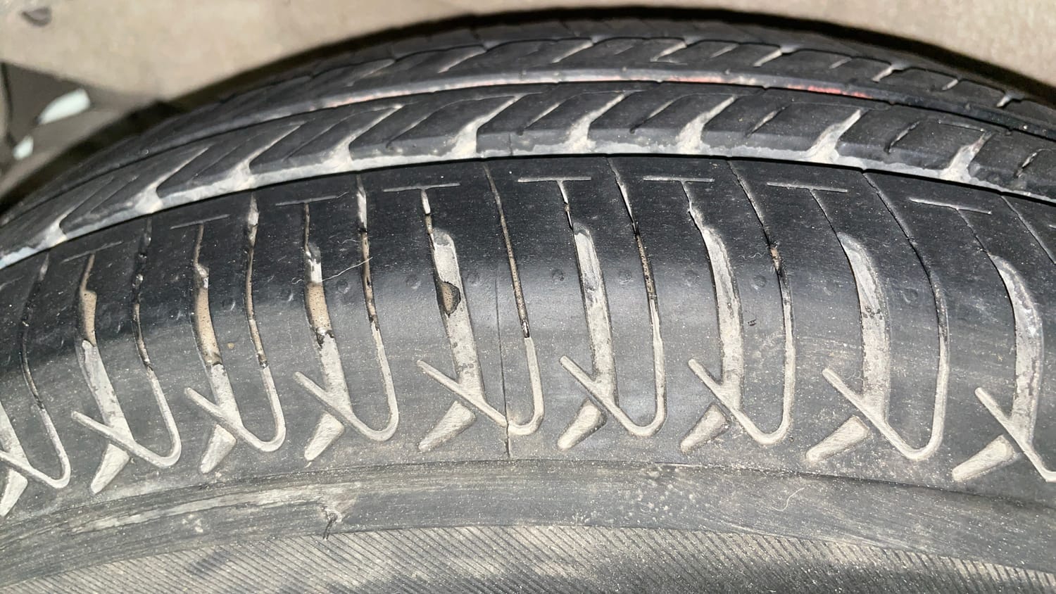 Used 2013 Hyundai i10 Magna 1.2 Kappa2 Petrol Manual tyres RIGHT REAR TYRE TREAD VIEW
