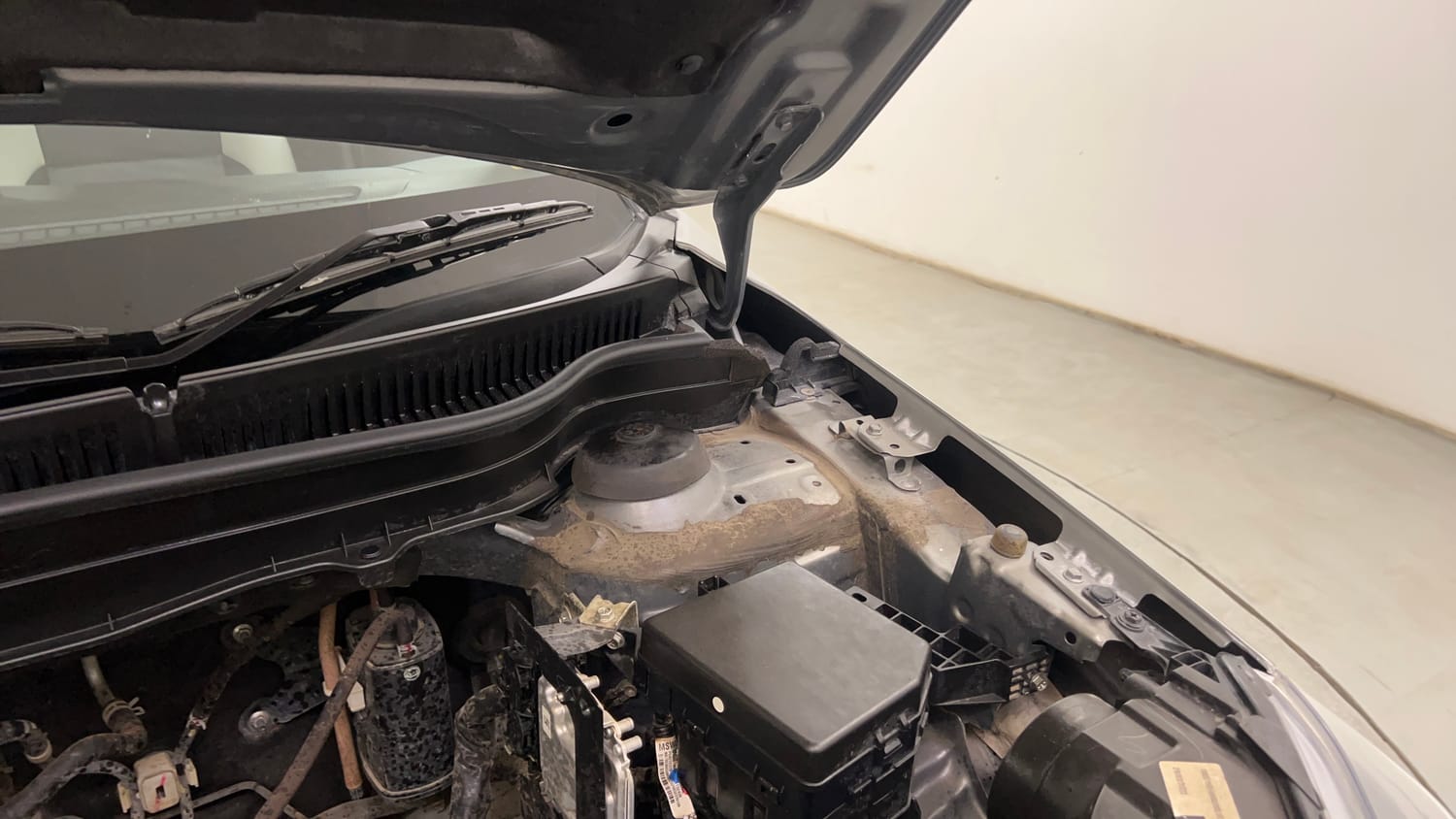 Used 2022 maruti-suzuki Vitara Brezza LXi Petrol Manual engine ENGINE LEFT SIDE HINGE & APRON VIEW