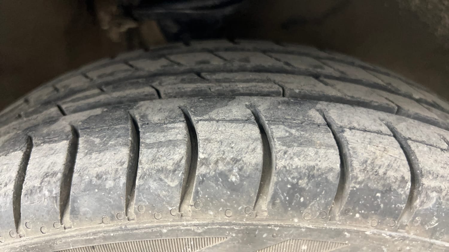 Used 2016 Maruti Suzuki Alto K10 VXi AMT Petrol Automatic tyres RIGHT FRONT TYRE TREAD VIEW