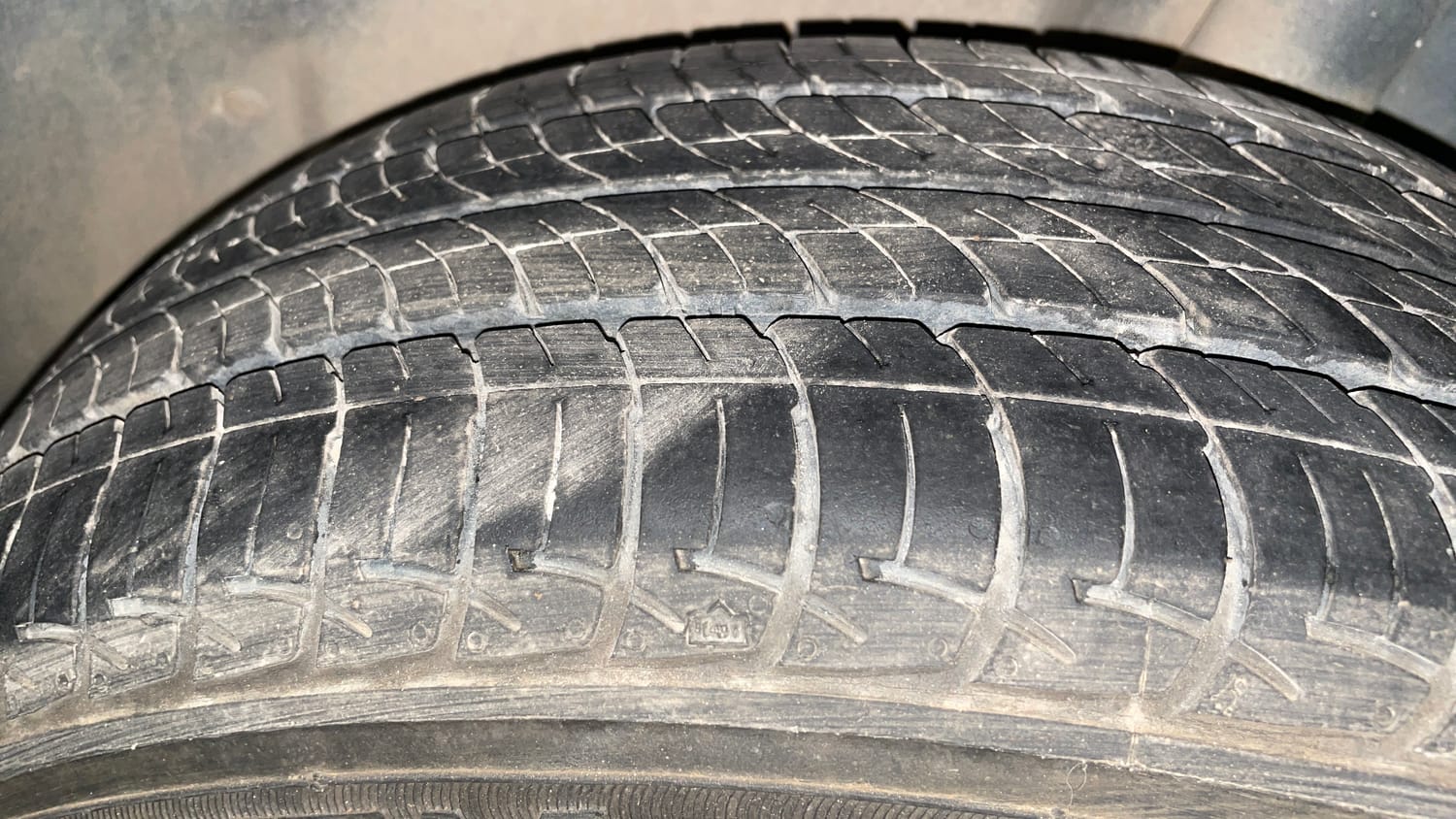 Used 2014 Volkswagen Polo Highline1.2L (P) Petrol Manual tyres LEFT REAR TYRE TREAD VIEW