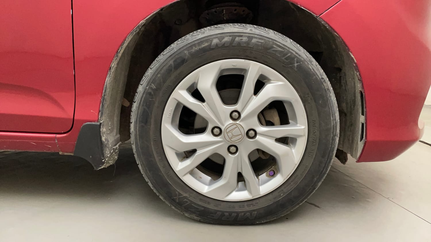Used 2019 Honda Amaze 1.2 V CVT Petrol Petrol Automatic tyres RIGHT FRONT TYRE RIM VIEW
