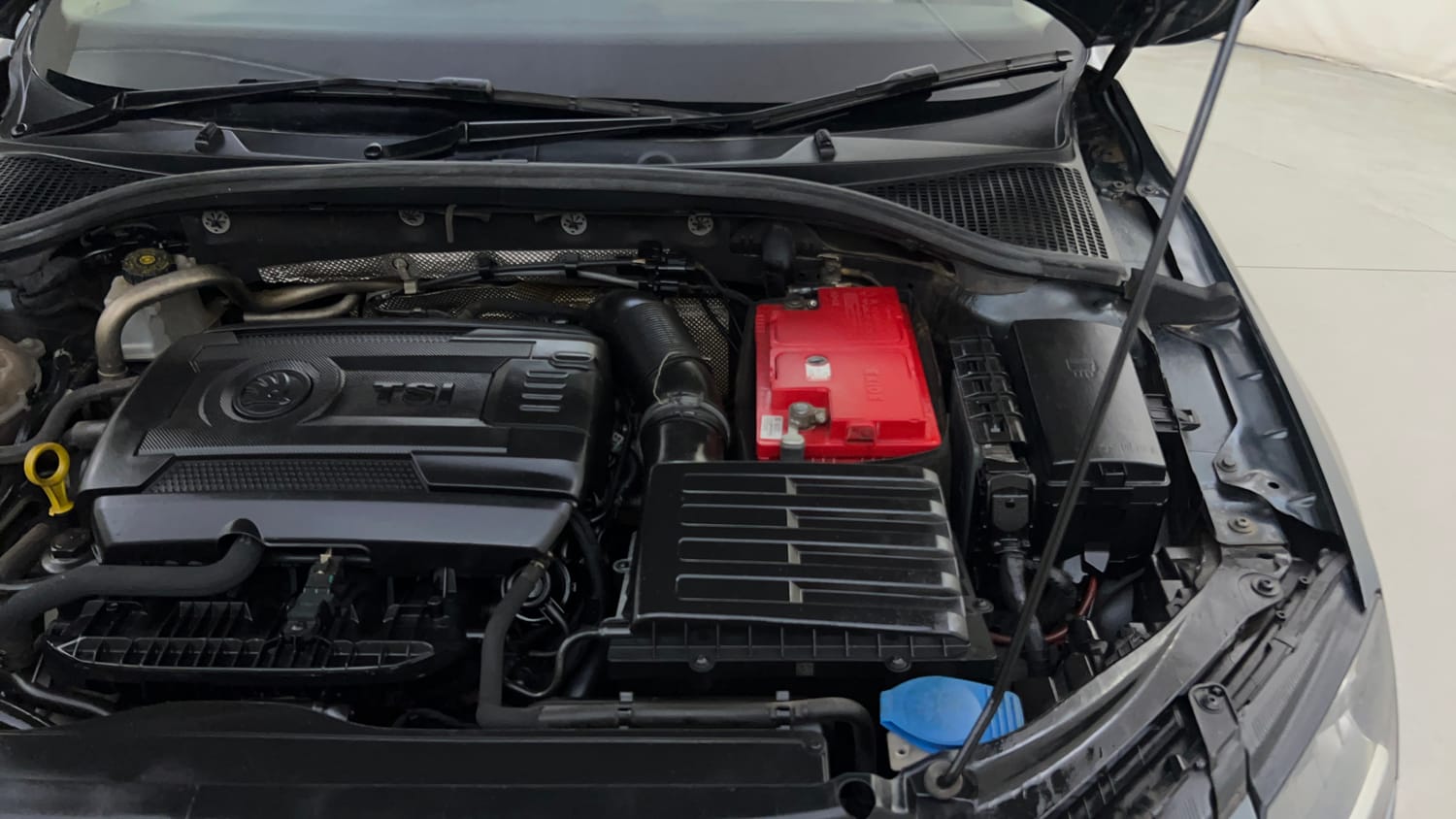 Used 2018 Skoda Octavia 1.8 TSI L&K Petrol Automatic engine ENGINE LEFT SIDE HINGE & APRON VIEW