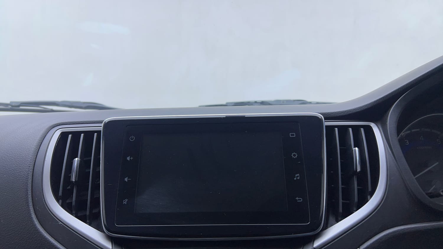 Used 2021 Maruti Suzuki Baleno Zeta Petrol Manual top_features Touch screen infotainment system