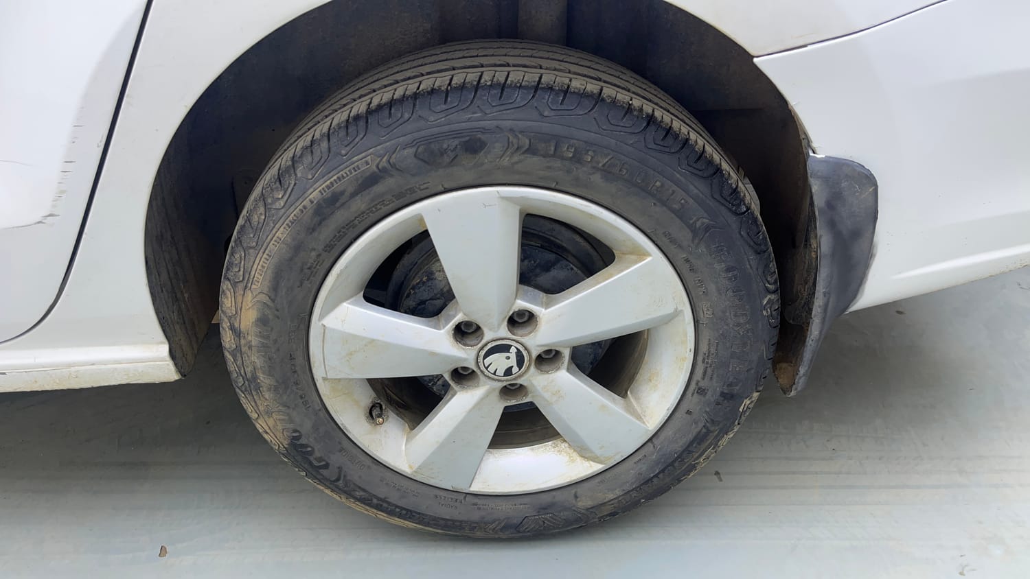 Used 2016 Skoda Rapid 1.5 TDI CR Style Plus AT Diesel Automatic tyres LEFT REAR TYRE RIM VIEW