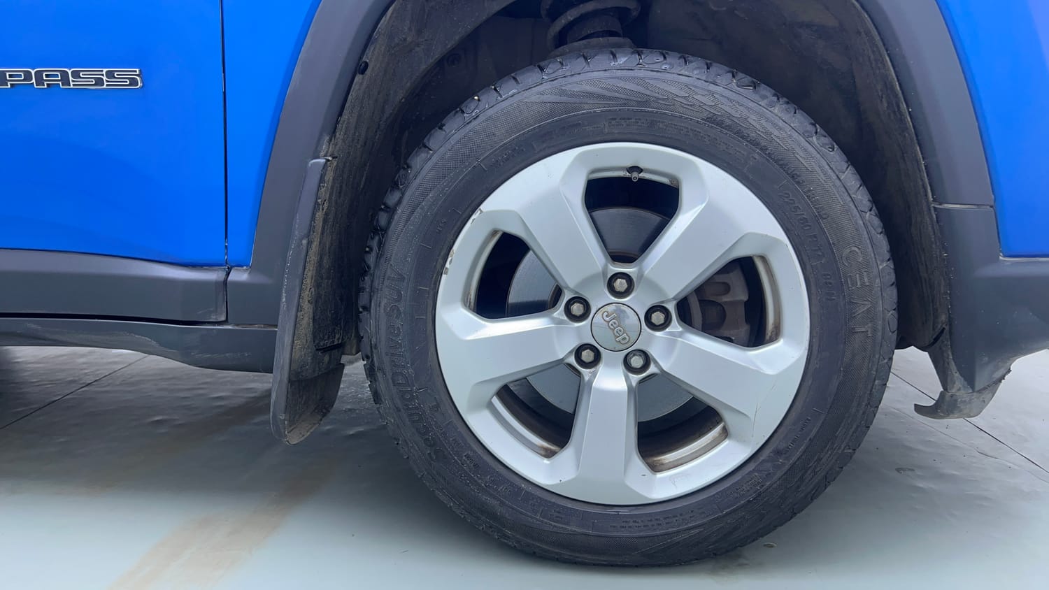 Used 2018 Jeep Compass Limited 1.4 Petrol AT Petrol Automatic tyres RIGHT FRONT TYRE RIM VIEW