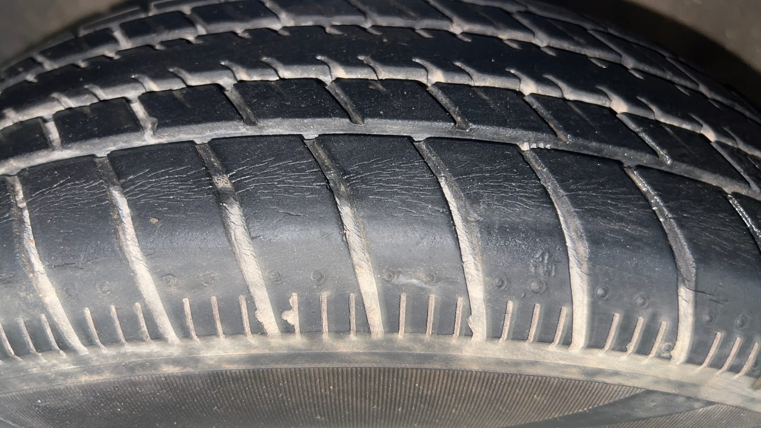 Used 2017 Maruti Suzuki Celerio ZXi Petrol Manual tyres LEFT FRONT TYRE TREAD VIEW