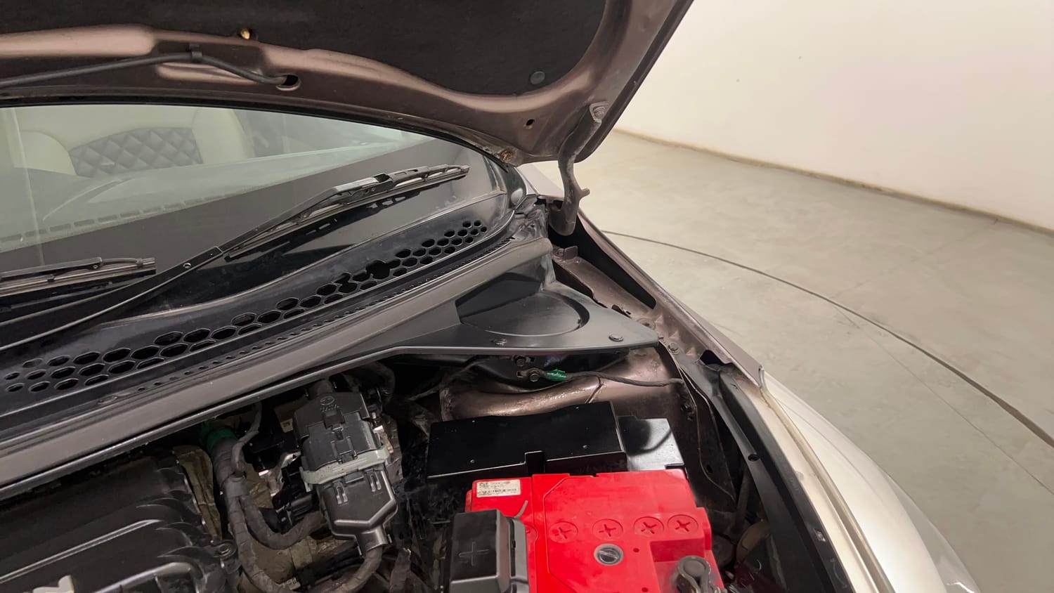 Used 2016 Tata Tiago Revotron XT Petrol Manual engine ENGINE LEFT SIDE HINGE & APRON VIEW