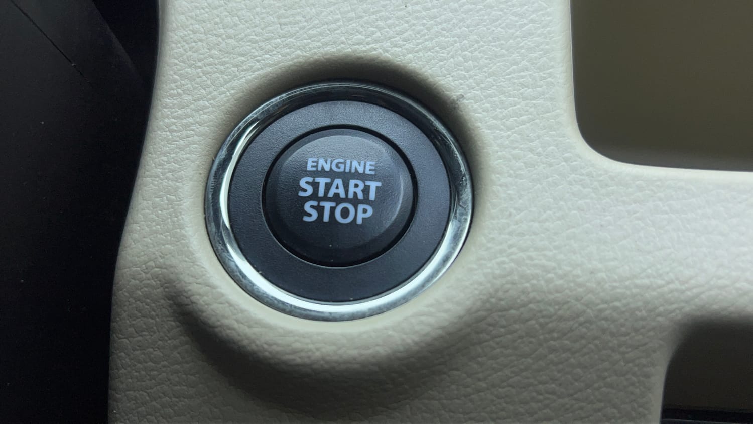 Used 2017 Maruti Suzuki Ciaz Alpha 1.4 AT Petrol Automatic top_features Keyless start