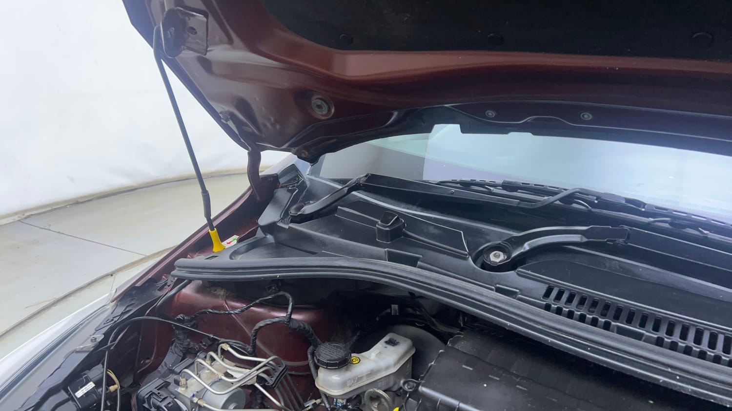 Used 2022 Tata Tigor XZA Plus Dual Tone Petrol Automatic engine ENGINE RIGHT SIDE HINGE & APRON VIEW