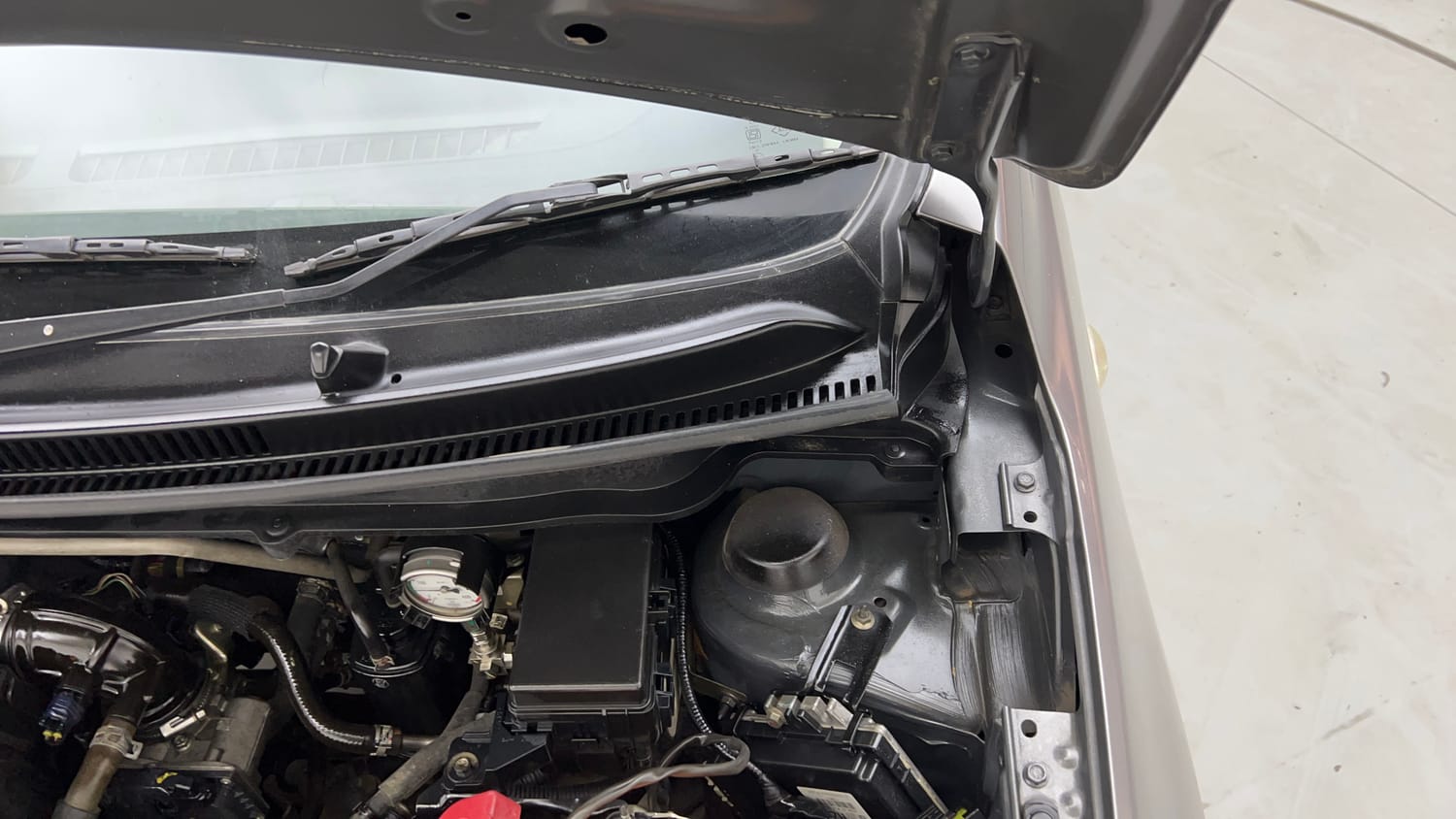 Used 2019 Maruti Suzuki Celerio VXi (O) CNG Cng Manual engine ENGINE LEFT SIDE HINGE & APRON VIEW