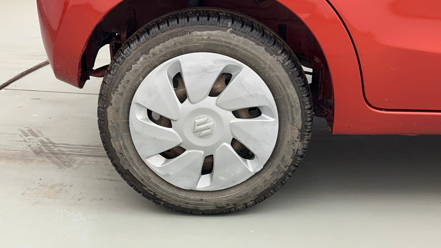 Used 2015 Maruti Suzuki Celerio VXi AMT Petrol Automatic tyres RIGHT REAR TYRE RIM VIEW