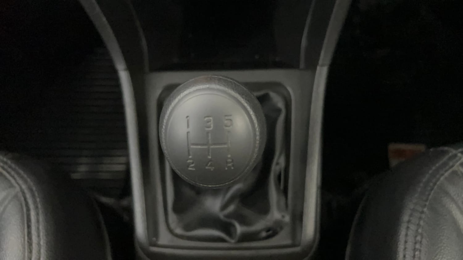 Used 2022 maruti-suzuki Vitara Brezza LXi Petrol Manual interior GEAR  KNOB VIEW