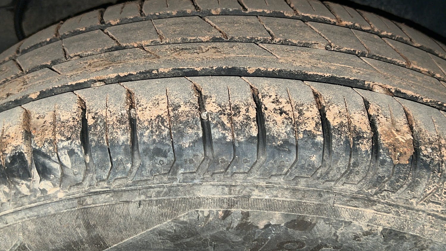 Used 2023 Tata Punch Adventure Rhythm Pack MT Petrol Manual tyres LEFT REAR TYRE TREAD VIEW