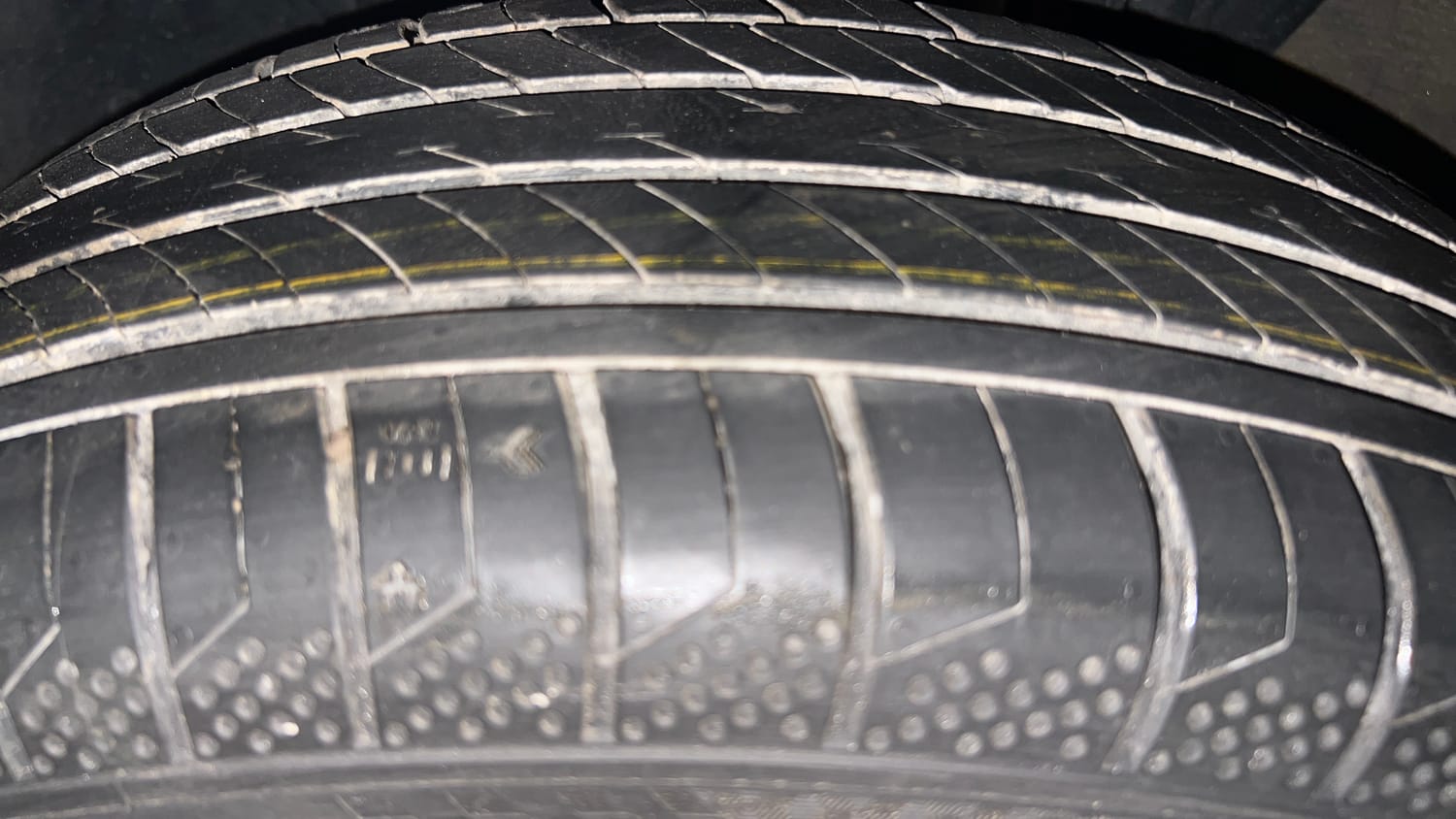 Used 2023 Nissan Magnite XV Petrol Manual tyres LEFT FRONT TYRE TREAD VIEW