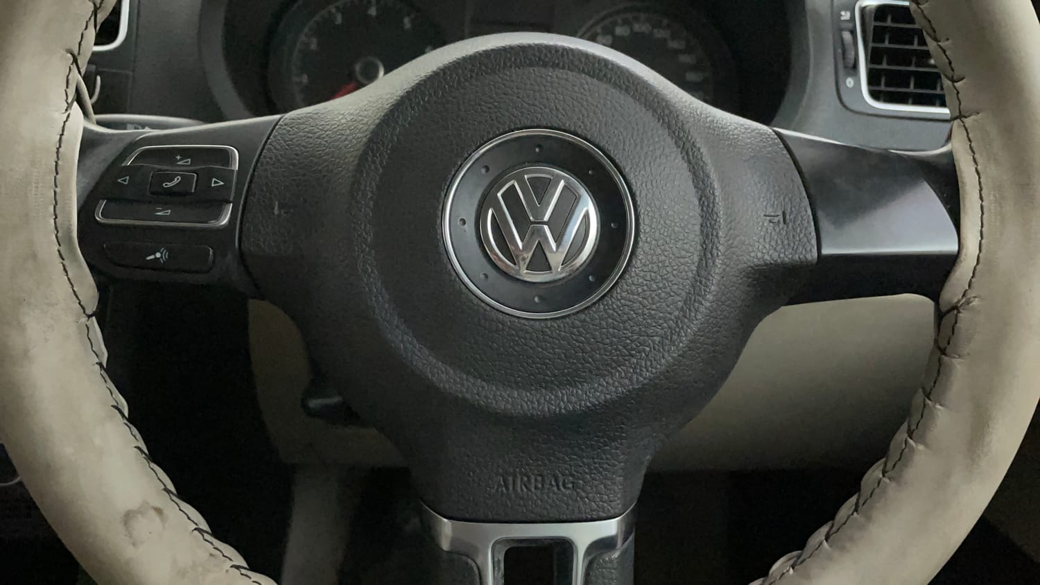 Used 2014 Volkswagen Polo Highline1.2L (P) Petrol Manual top_features Airbags