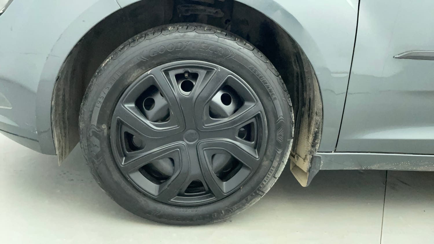 Used 2021 Tata Altroz XM Plus Petrol Petrol Manual tyres LEFT FRONT TYRE RIM VIEW