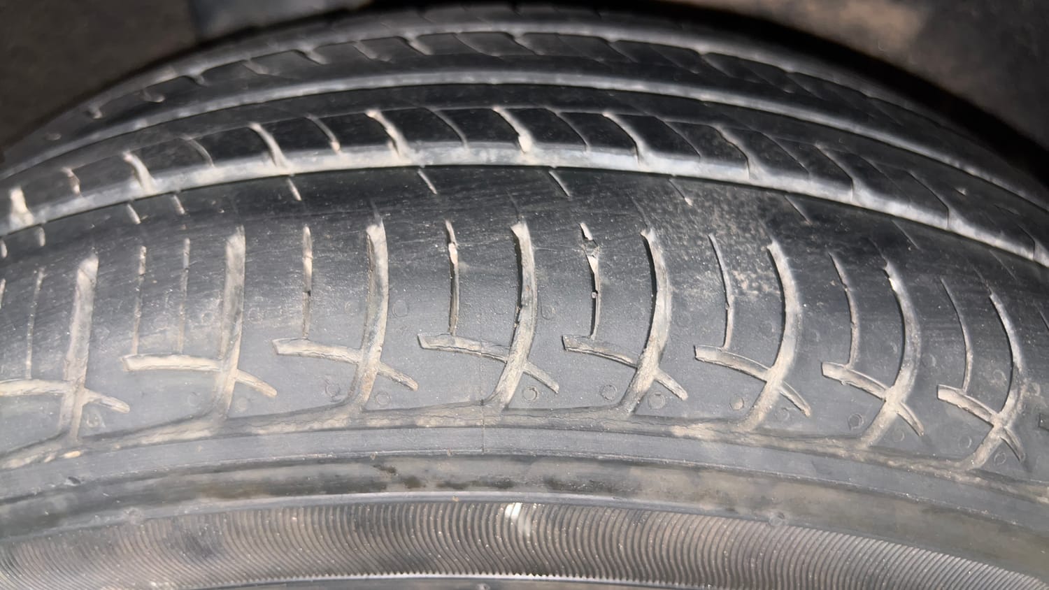 Used 2018 Maruti Suzuki Baleno Delta 1.2 AT Petrol Automatic tyres RIGHT REAR TYRE TREAD VIEW