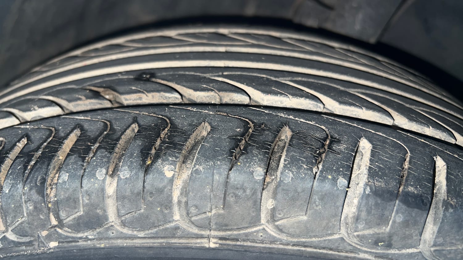Used 2017 Ford EcoSport Titanium 1.5L Ti-VCT Petrol Manual tyres RIGHT FRONT TYRE TREAD VIEW