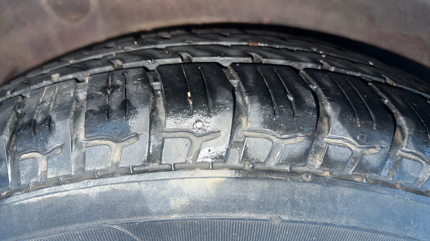 Used 2015 Hyundai i10 Sportz 1.1 iRDE2 Petrol Manual tyres RIGHT REAR TYRE TREAD VIEW