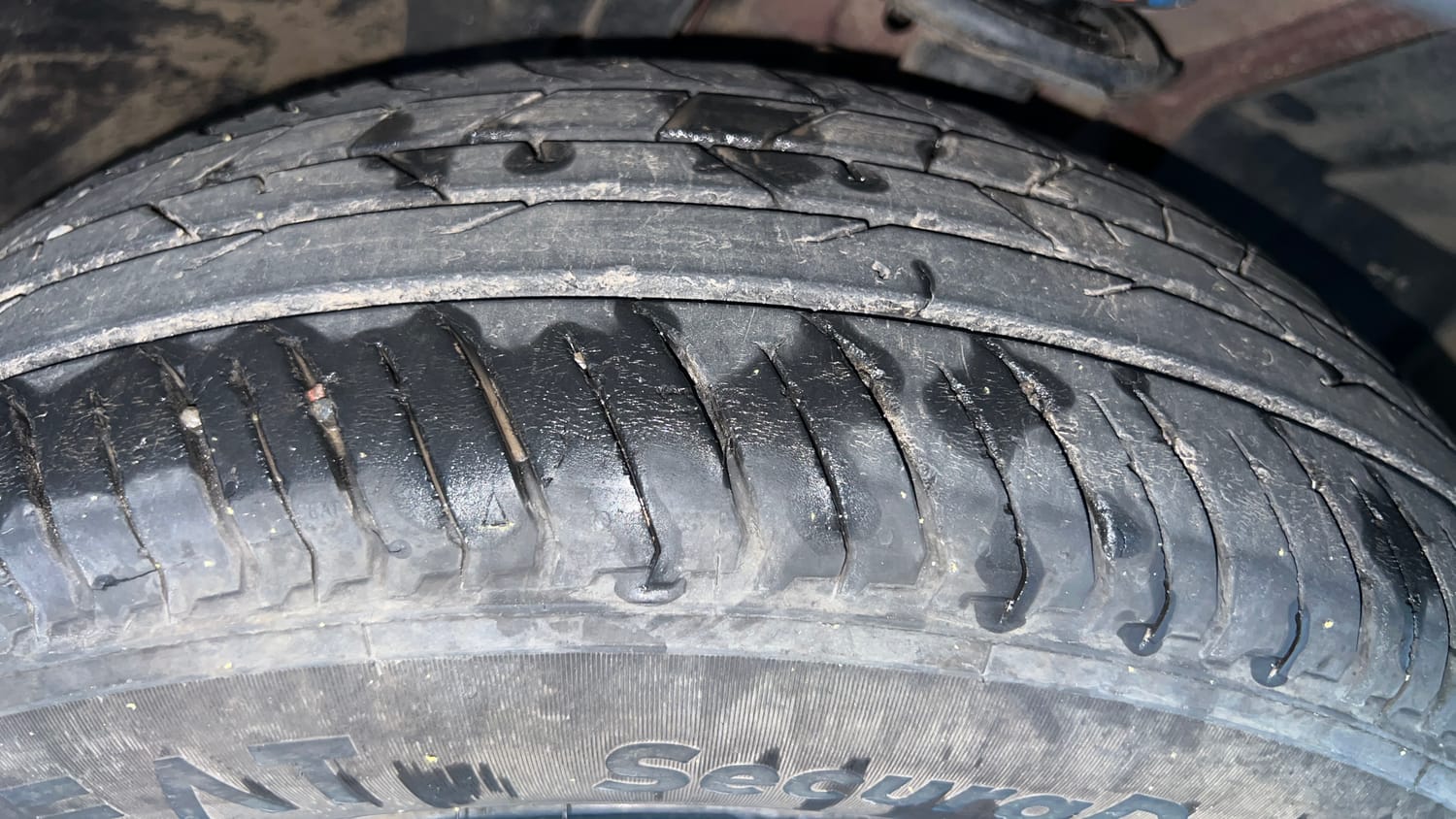 Used 2023 Nissan Magnite XV Premium Turbo Petrol Manual tyres RIGHT FRONT TYRE TREAD VIEW