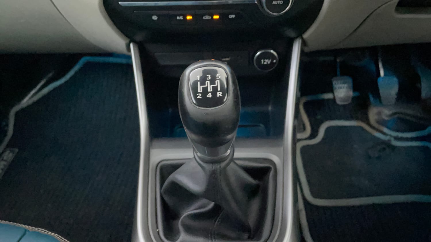 Used 2023 Tata Altroz XZ Plus Petrol Petrol Manual interior GEAR  KNOB VIEW