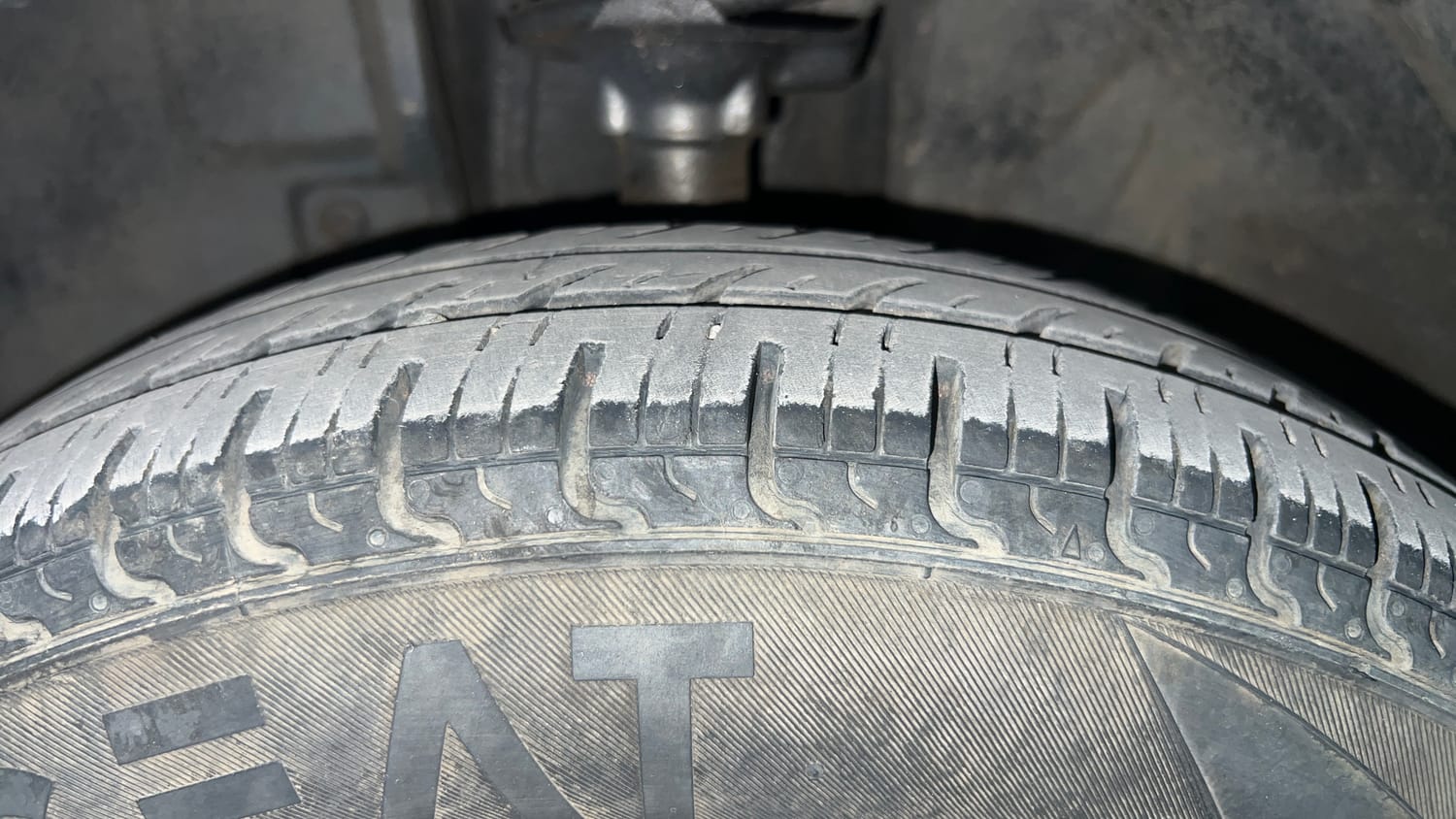 Used 2018 Datsun Redi-GO S 1.0 AMT Petrol Automatic tyres LEFT FRONT TYRE TREAD VIEW
