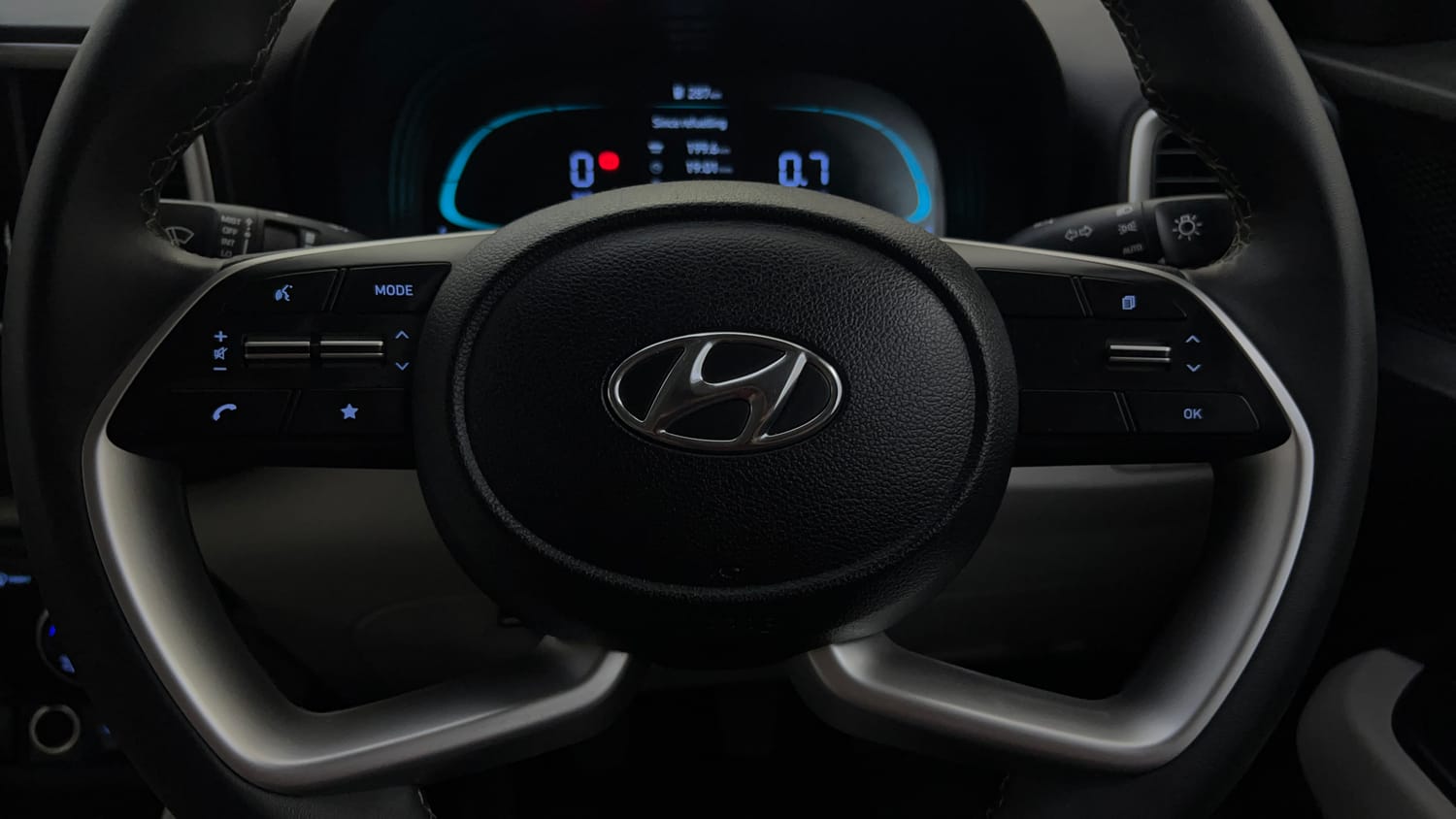 Used 2022 Hyundai Venue SX 1.2 Petrol Petrol Manual top_features Airbags