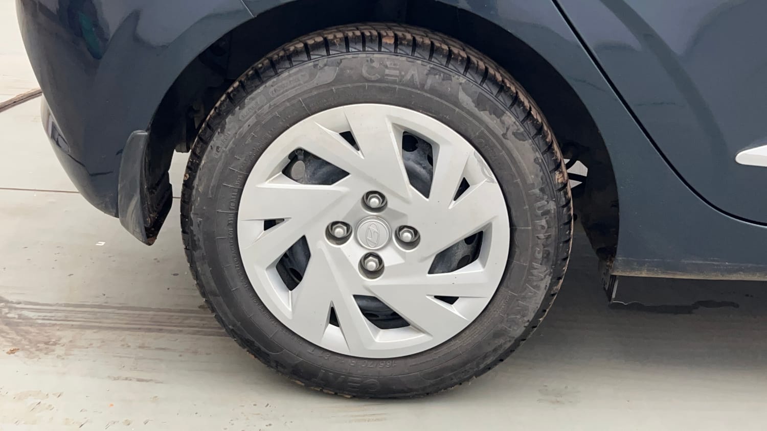 Used 2025 Hyundai Grand i10 Nios Magna 1.2 Kappa Petrol Manual tyres RIGHT REAR TYRE RIM VIEW