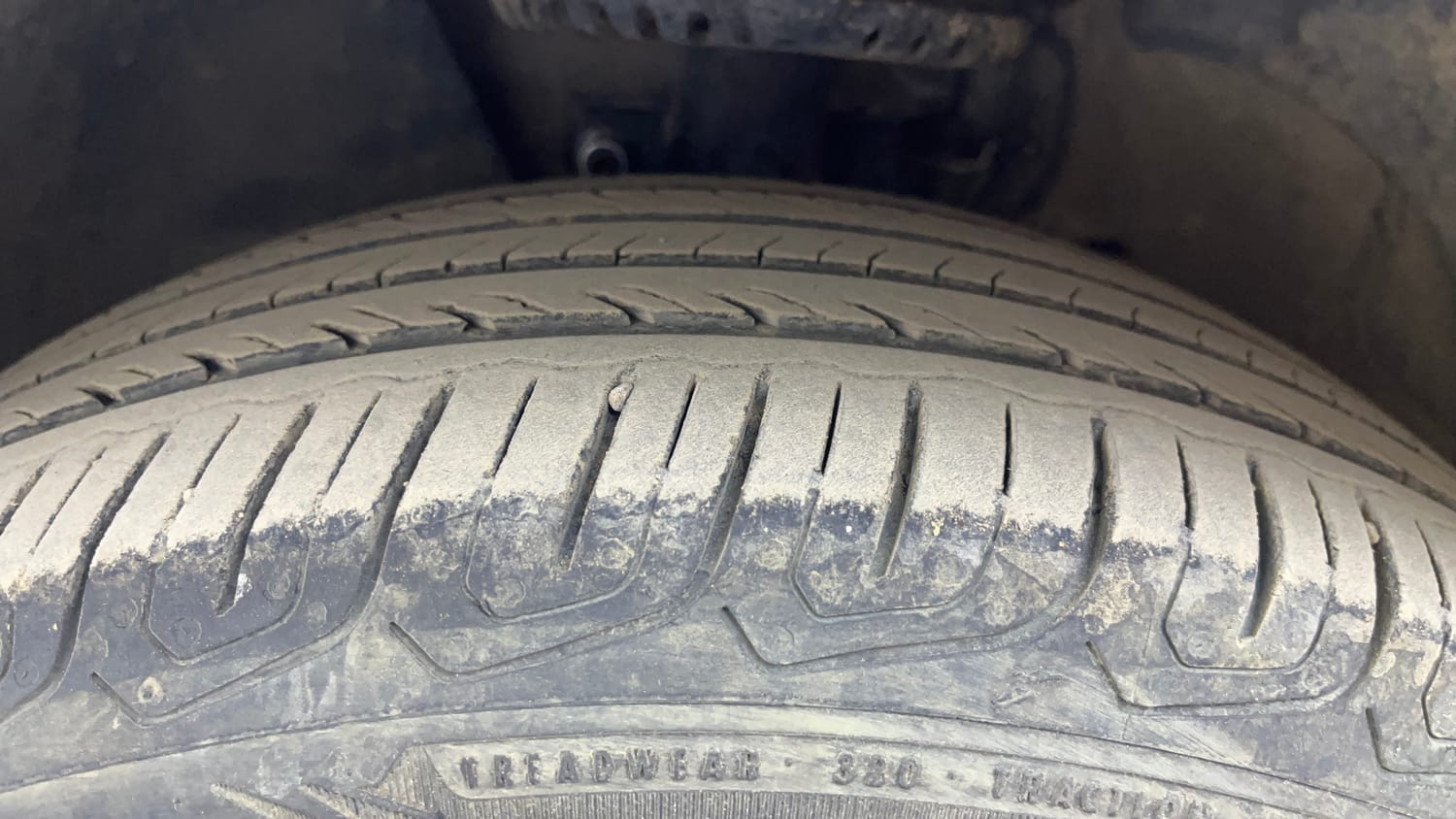 Used 2016 Skoda Rapid 1.5 TDI CR Style Plus AT Diesel Automatic tyres LEFT FRONT TYRE TREAD VIEW