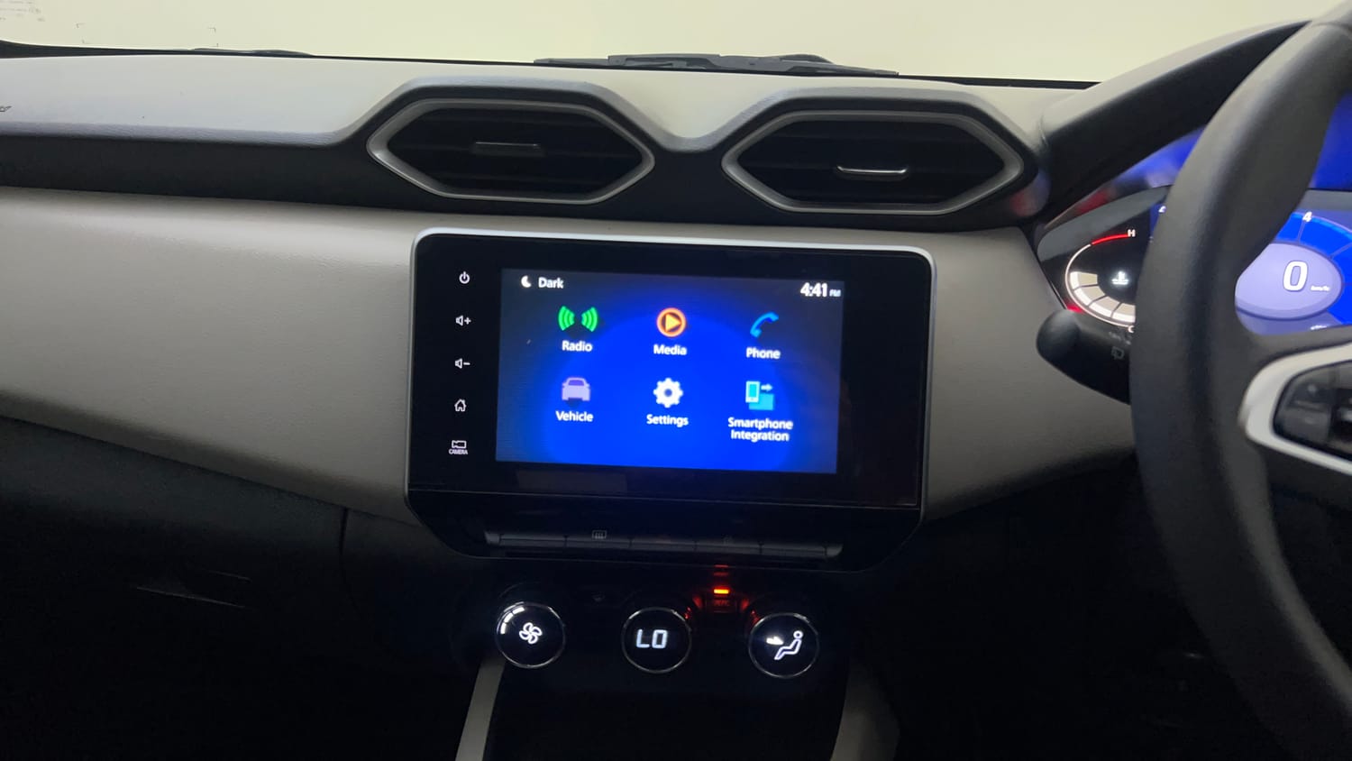 Used 2023 Nissan Magnite XV Petrol Manual top_features Touch screen infotainment system