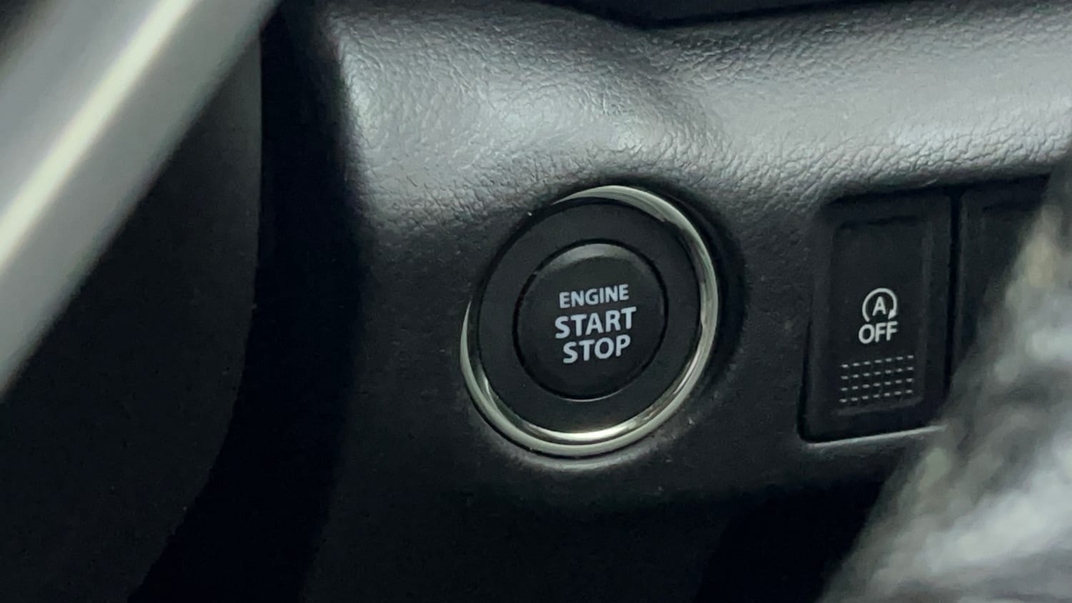 Used 2021 Maruti Suzuki S-Cross Zeta Petrol Manual top_features Keyless start